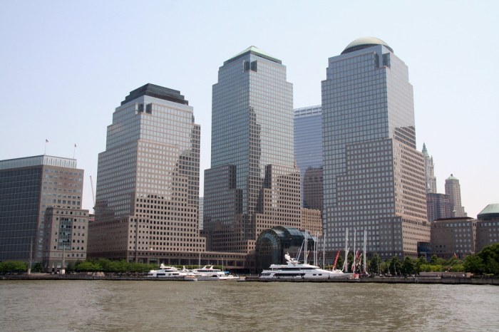 ABC News logo under magnifying glass - Creative Commons Bilder ABC News logo under magnifying glass - Creative Commons Bilder